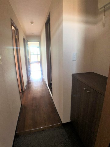 パルレの玄関|別部屋同間取りのお写真となります。参考にご覧くださいませ。