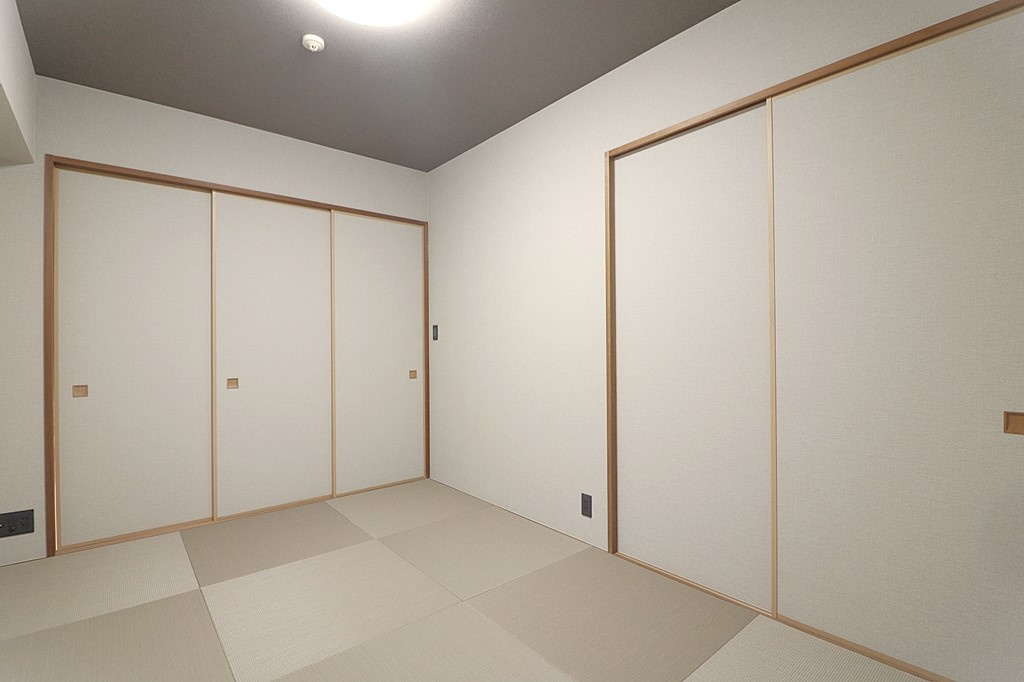 イトーピア香櫨園酒蔵通りの和室|-和室6.0帖-
あると嬉しい和の空間。畳の香りに癒されます。
