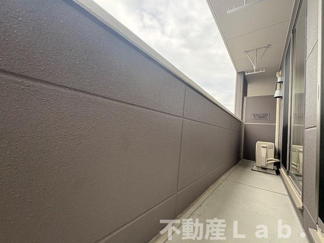 Ｍａｉｓｏｎ　Ｌｕｍｉeｒｅ　のバルコニー