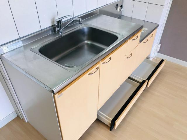 アクアＢ棟のキッチン|足元にも収納あります