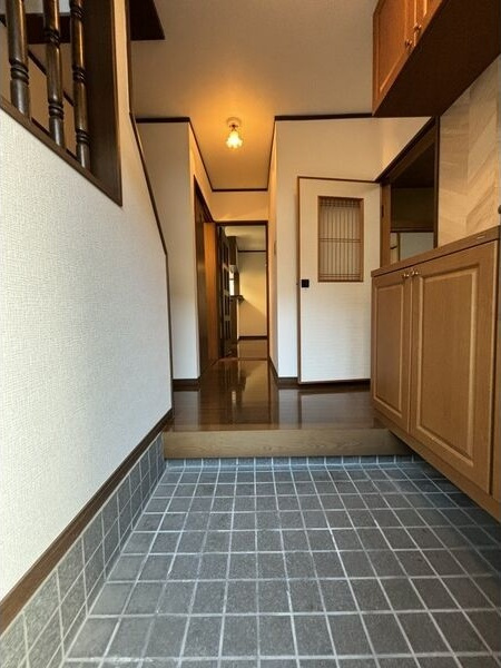 養父元町貸家の玄関