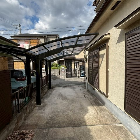 養父元町貸家の駐車場