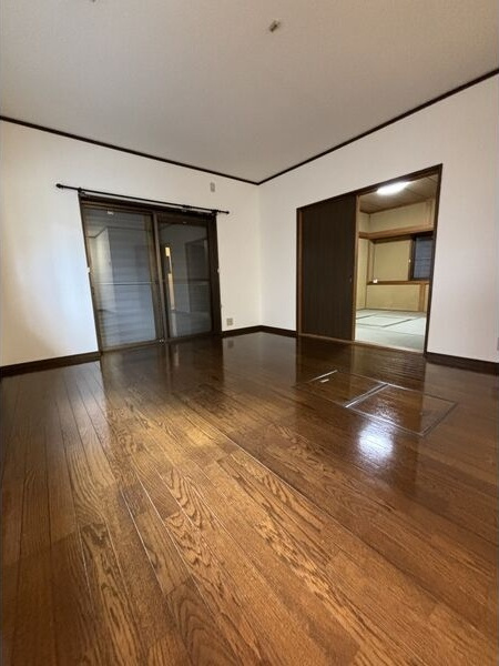 養父元町貸家の居間・リビング