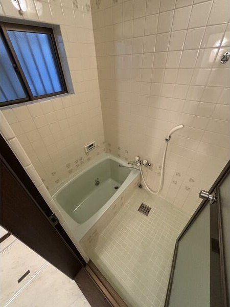 養父元町貸家の浴室