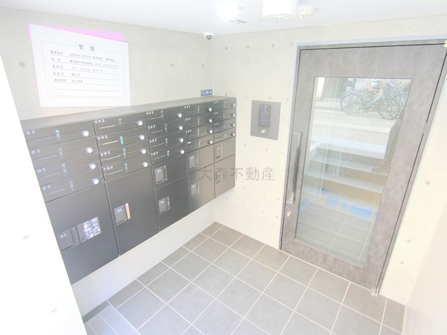 ジュネス蒲田のエントランス|防犯カメラTVモニター付きオートロック宅配BOXメールBOX