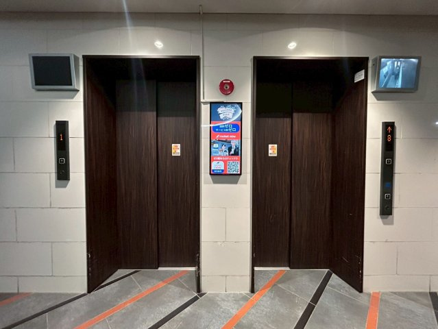 SERENiTE北浜のエントランス