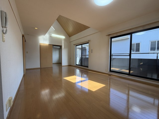 前橋市北代田町　中古住宅の居間・リビング|■開放感のあるリビングダイニング