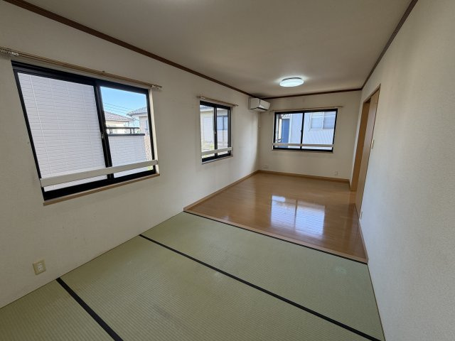 前橋市北代田町　中古住宅の洋室|■2階東南角部屋
