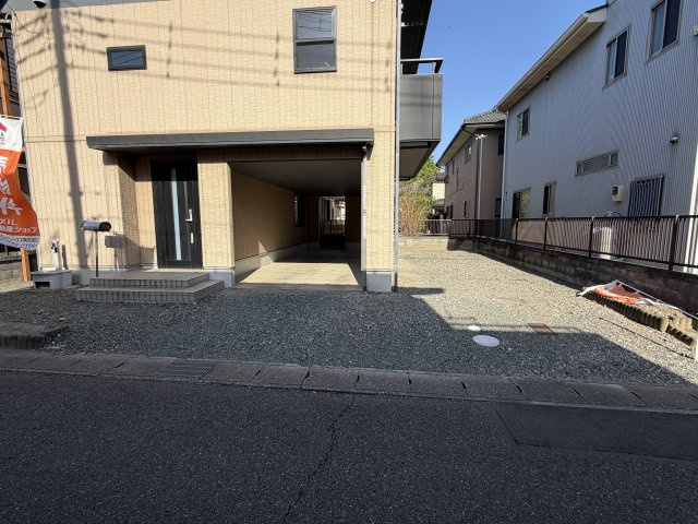前橋市北代田町　中古住宅の外観|■1階は車庫完備！