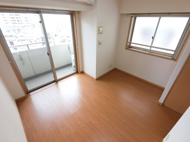 ＴＨＥパームス新小岩の居間・リビング
