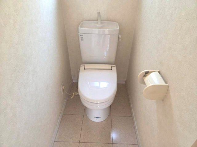 熊谷市石原中古戸建のトイレ