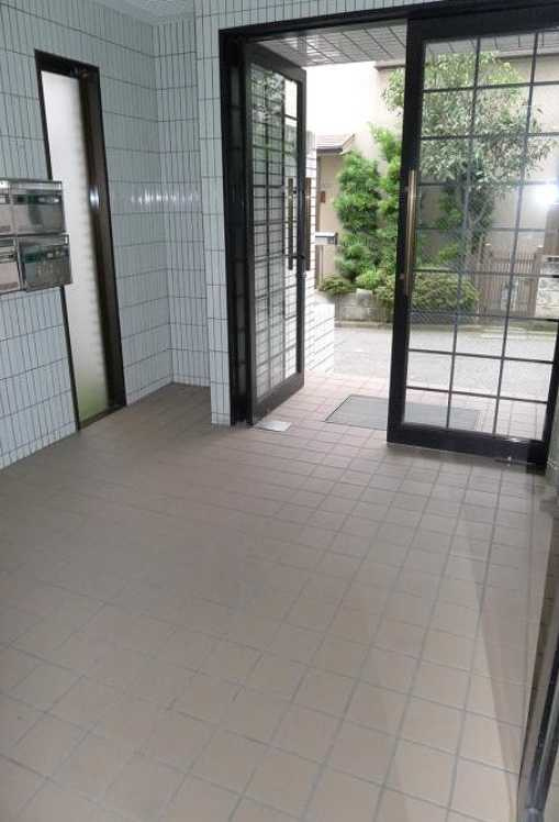 サンピア池尻　バルコニー６か所　角部屋　外観タイル貼りのエントランス