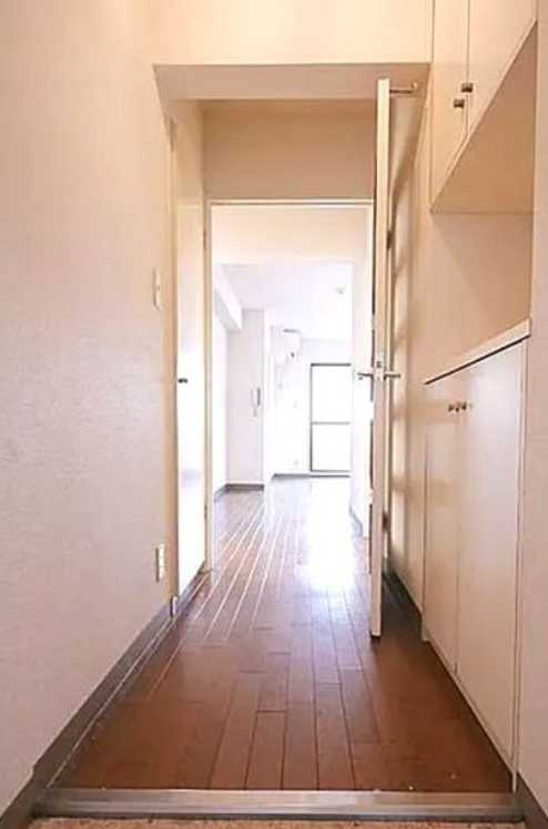 サンピア池尻　バルコニー６か所　角部屋　外観タイル貼りの玄関