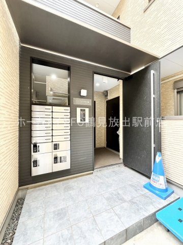 大阪市城東区永田４丁目のアパートのエントランス