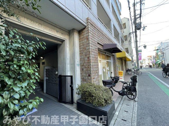 エストゥディオ甲子園口のエントランス