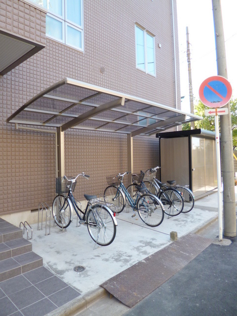 メゾンシャロムのその他共用部分|★入居者専用　屋根付き駐輪場★