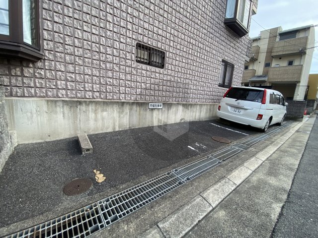 M TAKAIの駐車場