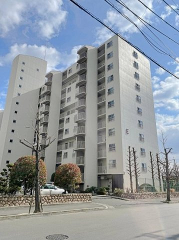 阪急南茨木ハイタウン美沢E棟の外観|とりあえず実際のおうちを見てみたい！」・「希望条件にあったおうちと巡り会えない！」・「購入の意思はまだないが、色々話を 聞いてみたい！」などなどお気軽にお問い合わせ下さい♪