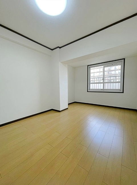 阪急南茨木ハイタウン美沢E棟の洋室|暮らし心地を大きく左右する収納を、適材適所に配置し使い勝手を考慮しました。