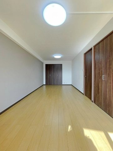 阪急南茨木ハイタウン美沢E棟の洋室|落ち着きがある主寝室や遊び心と可愛らしさが共存した子ども部屋など毎日過ごすプライベートな居室を寛げる空間に。