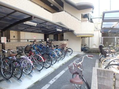 【その他共用部分】 | バッハレジデンス西宮上ヶ原 | 屋根付き駐輪スペースです