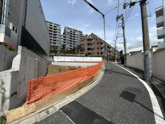 【前面道路含む現地写真】