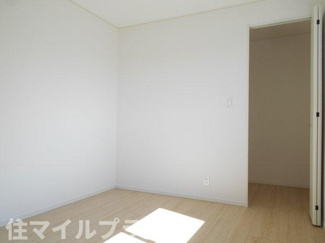 【洋室】 | 郡山市昭和1丁目新築一戸建て5棟 | 落ち着いた色調の洋室です