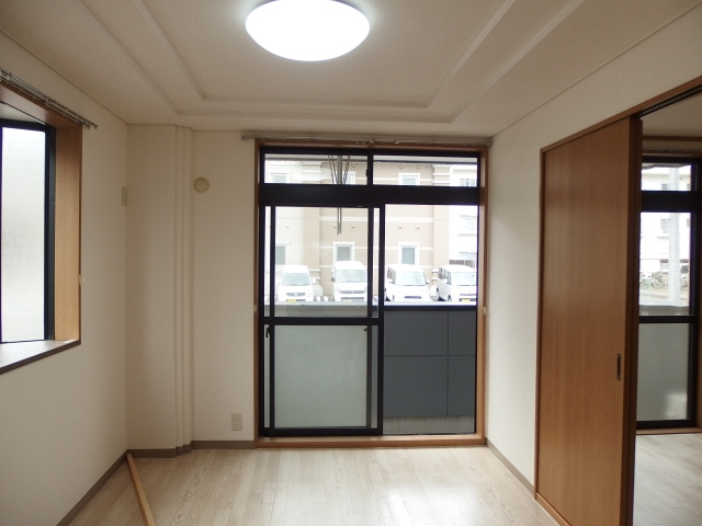 新町ハイツの居間・リビング