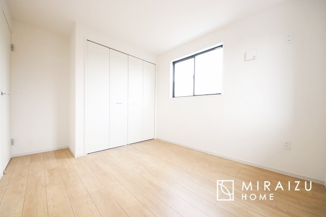 【寝室】 | 建物完成につき、実際のお部屋をごゆっくりご見学いただけます。お休みの日にご家族で見学はいかがでしょう。