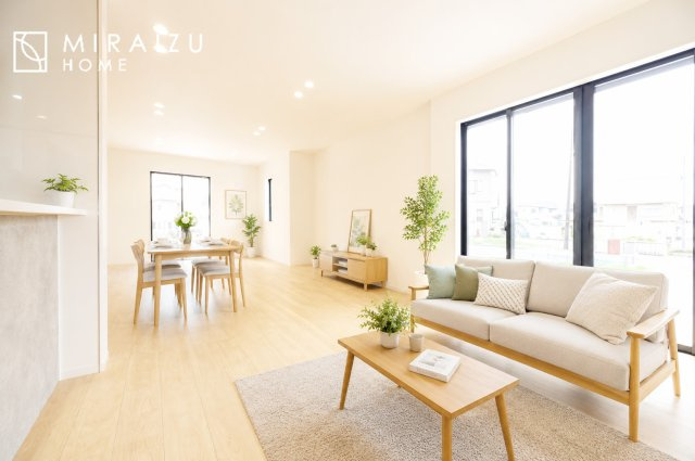 【居間・リビング】 | ※家具はイメージです、イメージ優先の場合がございます　お子さんが宿題をしたり、ちょっとした作業もできる、家族みんながそれぞれの時間を過ごせるリビングです。