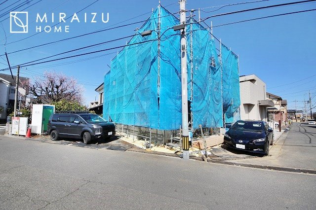 【前面道路含む現地写真】 | 青く澄み渡った綺麗な空と、陽の光をたっぷりと受ける、そんな新築住宅で新生活をスタートしてみませんか？見学・ご相談等、ミライズホーム(株)までお気軽にご連絡下さい♪