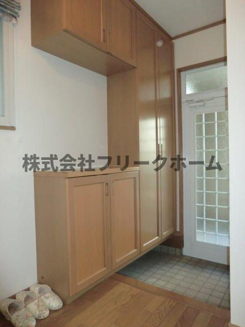 武蔵野市西久保３丁目の一戸建ての玄関