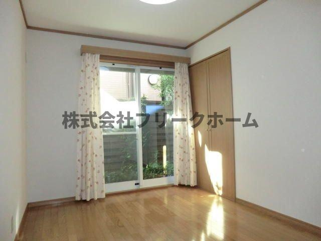 武蔵野市西久保３丁目の一戸建ての居間・リビング