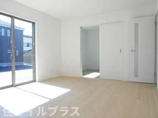 【居間・リビング】 | 郡山市昭和1丁目新築一戸建て5棟 | ゆったりとしたリビングです
