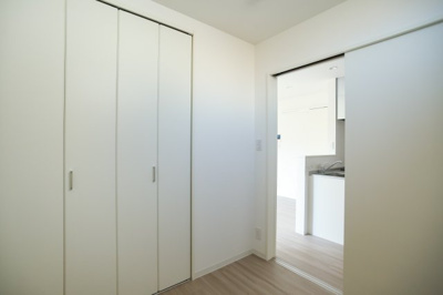 【居間・リビング】 | Delica花畑 | 日差しが降り注ぐ気持ちの良いお部屋です。
写真は類似です。