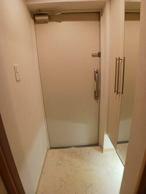 横網　リバーイーストの玄関