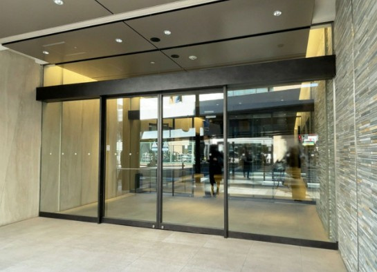 LUCID SQUARE UMEDAのエントランス