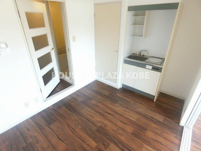 メゾンユムールの居間・リビング