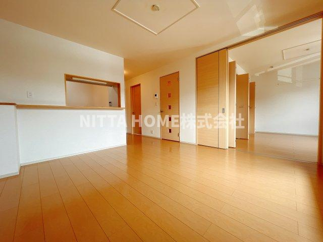 ＨｉＲｏの洋室|お料理をしながらリビングが見れお子様連れにも◎