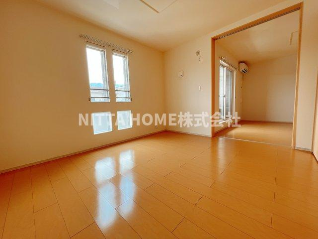 ＨｉＲｏの子供部屋|日差しが差し込む明るい室内です＊