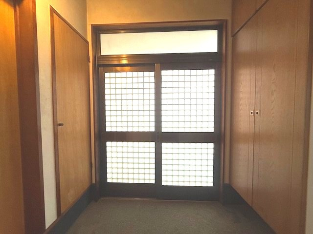 リバーサイドハウスの玄関