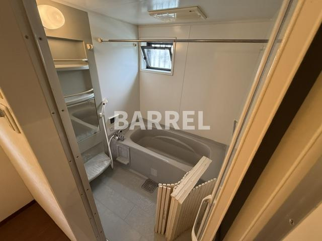 シャイアの浴室