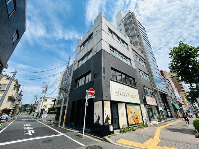 ヨシエビルの外観