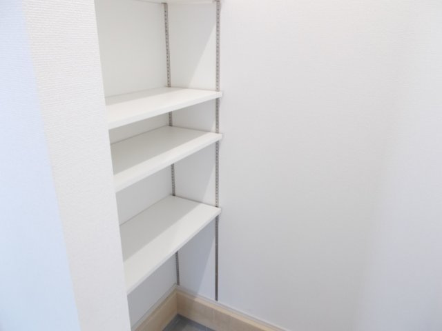 リナージュ前橋市朝倉町4丁目01期　1号棟の収納|玄関にはシューズインクロークがあります♪