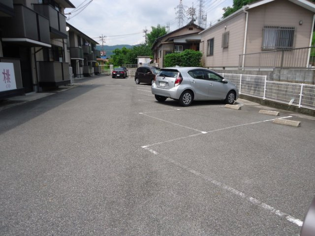 セジュール誉　B棟の駐車場