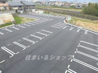 広島市安佐北区亀山南２丁目のアパートの駐車場