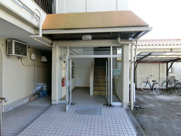 ハイツ駒の外観