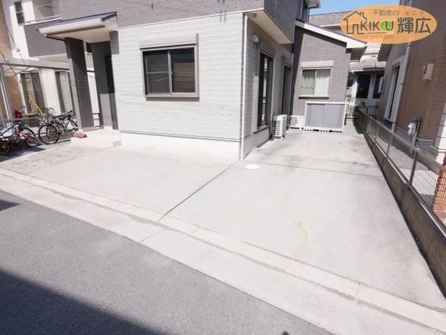 加古川市加古川町美乃利　中古戸建の駐車場