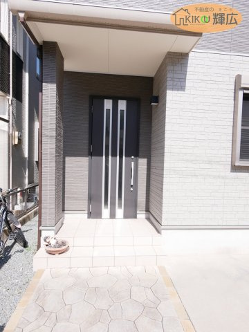 加古川市加古川町美乃利　中古戸建の玄関