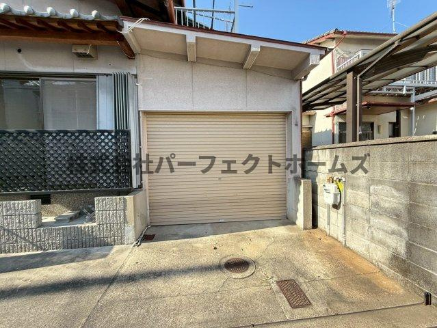 氷室台1丁目戸建　賃貸の駐車場|駐車場完備です